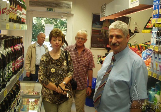 06_Starosta Ing Novak a vedouci agendy OU pani Ficnerova.jpg